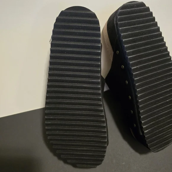 JUSTFAB Black Platform Sandals Slip On Flat Shoes Casual Summer Vacay Size 9 - Picture 11 of 14